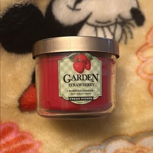 New White Barn Garden Strawberry Candle - Red